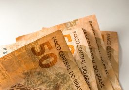 notas de cinquenta reais (real brasileiro)