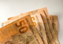 moeda Brasil Notas de dinheiro reais, um monte de notas de 50 reais