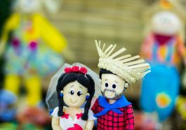 casal de biscuit caracterizados para festa junina