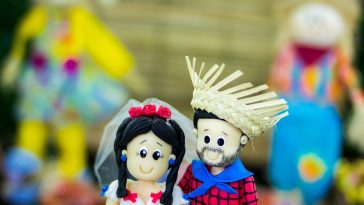 casal de biscuit caracterizados para festa junina