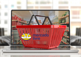 Cesta de compras de supermercado online aparecendo na tela do computador, com o logo do Mercado Livre, para simbolizar o cupom de desconto no Mercado Livre