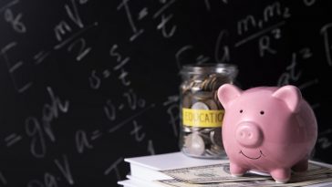 Close-up em objetos de educação financeira e economia