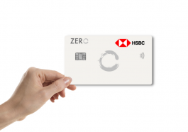 Una mano que sostiene la Tarjeta de crédito HSBC Zero
