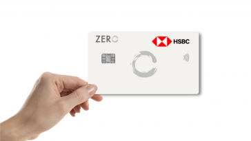 Una mano que sostiene la Tarjeta de crédito HSBC Zero