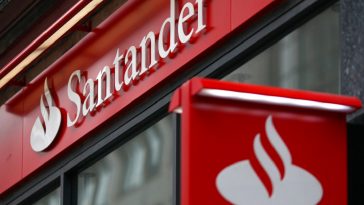 fachada de agência física Banco Santander Brasil