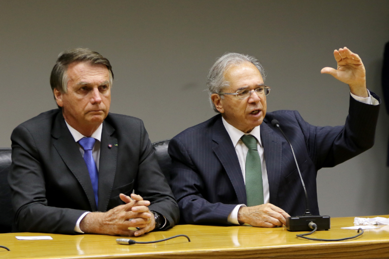 Imagem de Bolsonaro e Paulo Guedes no Congresso
