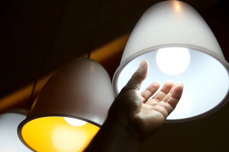 Como funciona a nova tarifa social de energia elétrica no Brasil