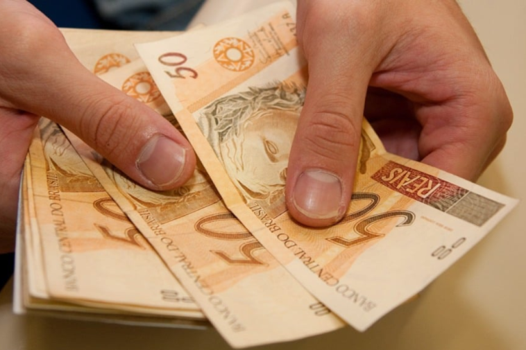 13º salário de 2025: até quando as empresas têm de pagar?